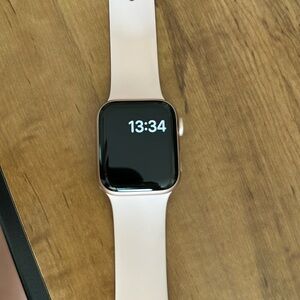 Rose Gold Apple Watch Series 5 40MM